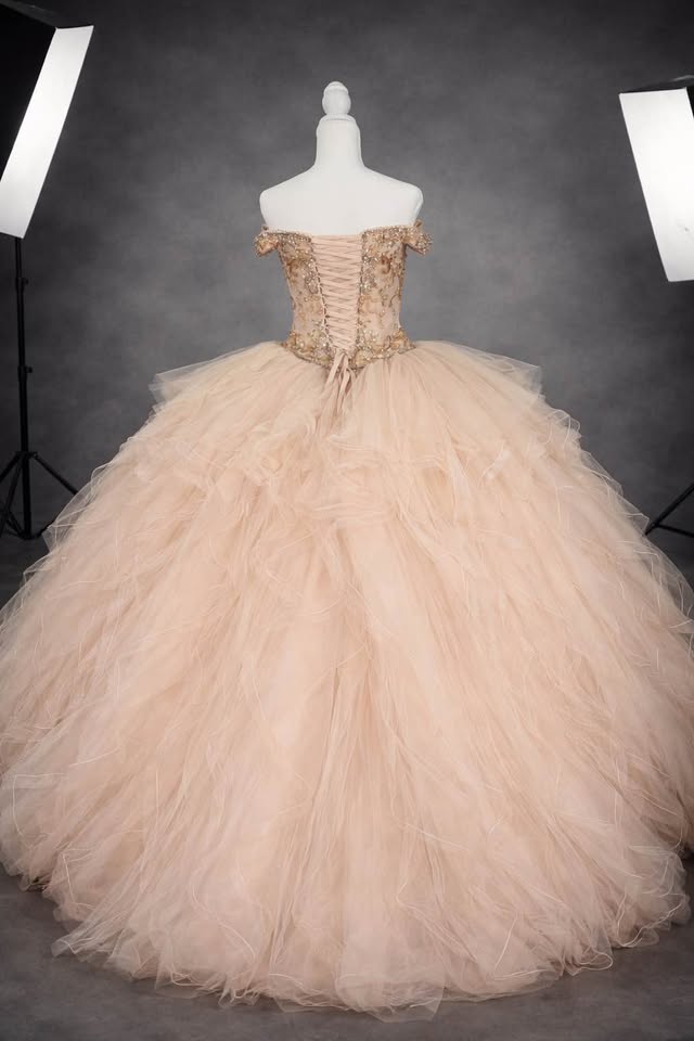 Champagne Elegance – Luxury Champagne Quinceañera Dress Rental