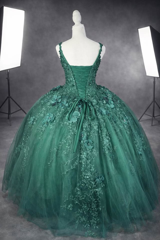 Emerald Enchantment – Luxury Green Quinceañera Dress Rental